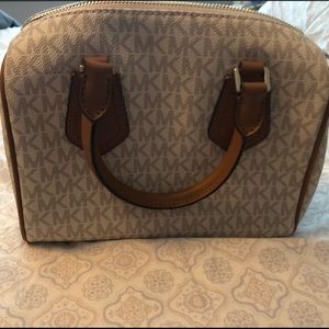 Michael Kors aria crossbody